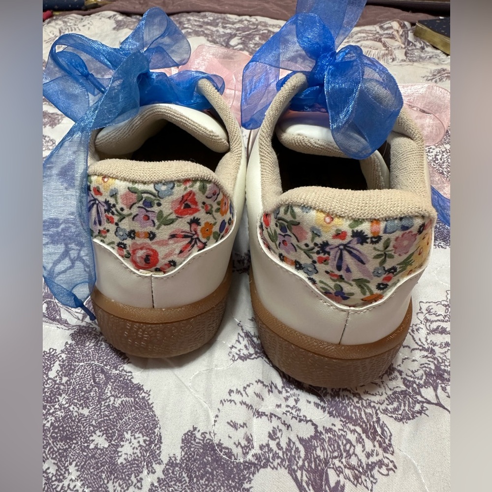 MKS Women’s Shoes Size 8 White With Floral Pattern on Side & Heel Organza Laces - Picture 3 of 6